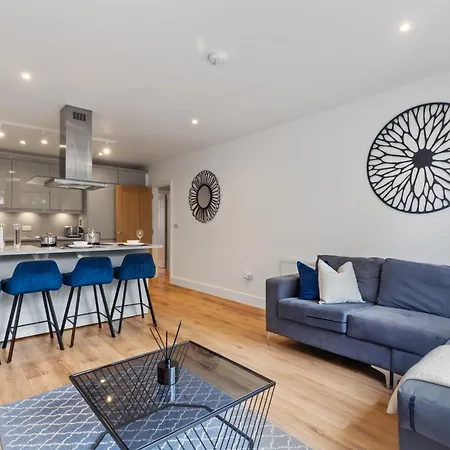 Hendon Central Suites: Convenient London Access